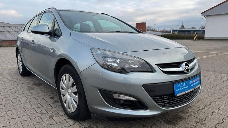 Gebraucht Opel Astra Selection 136 PS (100 kW) 2014 Silber Kombi