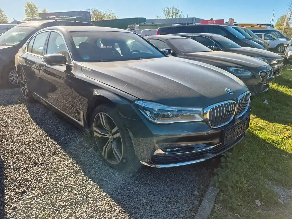 Gebraucht BMW 740 iPerformance 258 PS (189 kW) 2016 Grau Limousine