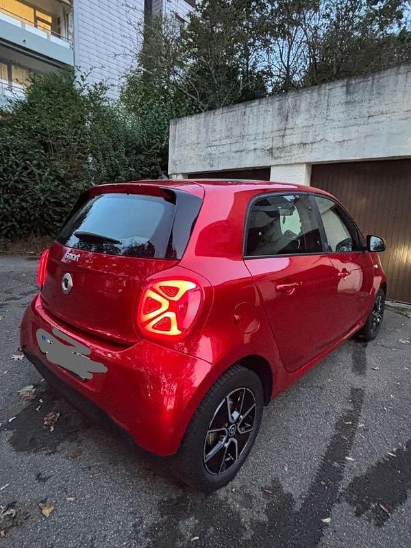 Rot Gebraucht 2021 Smart ForFour Electric Drive Kleinwagen | 9.900 € (Fairer Preis) - Bild 1/4