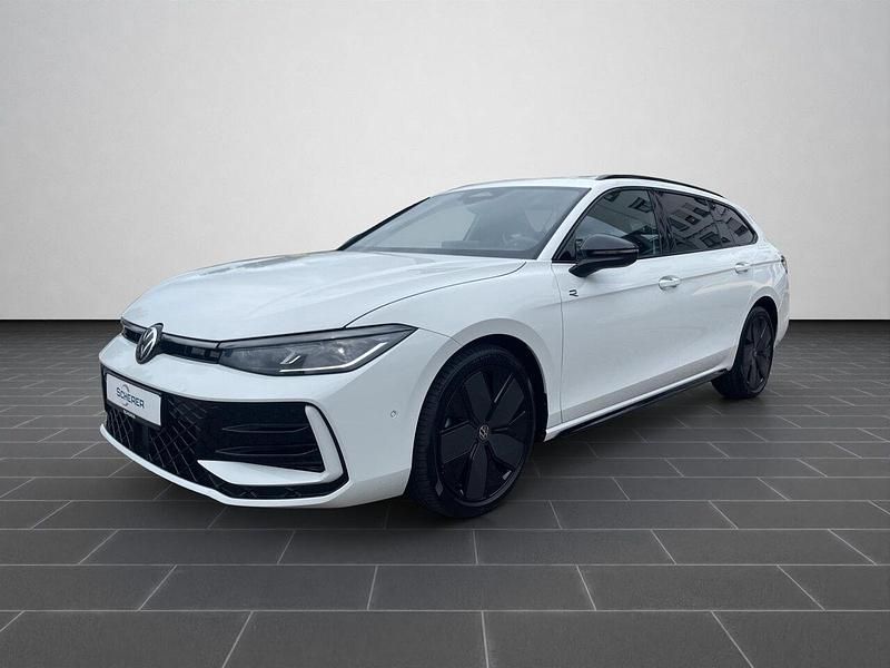 Pure white Gebraucht 2025 VW Passat R-line Kombi | 45.990 € (Guter Preis) - Bild 1/4