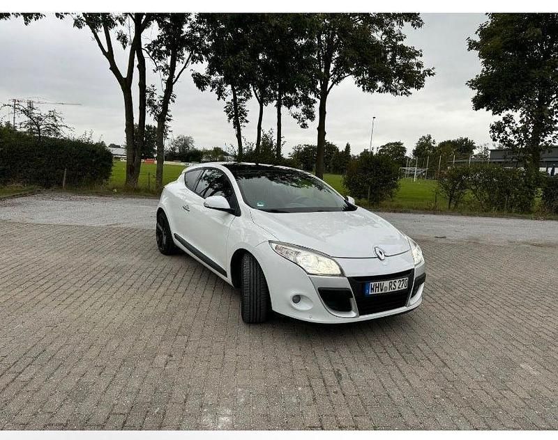 Weiß Gebraucht 2009 Renault Mégane Coupé Dynamique Coupé | 4.500 € (Fairer Preis) - Bild 1/4
