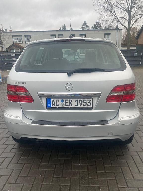 Gebraucht Mercedes B180 116 PS (85 kW) 2010 Silber Van / Kleinbus