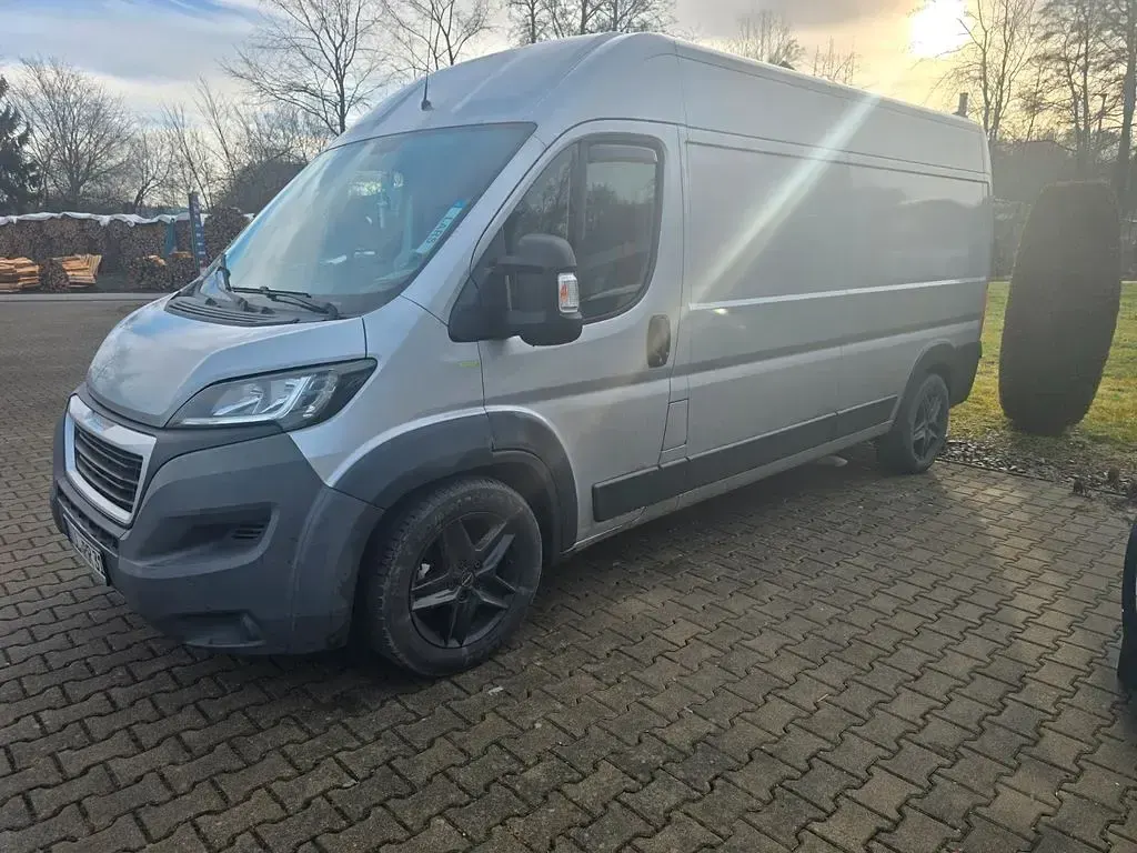Gebraucht Peugeot Boxer Comfort 177 PS (130 kW) 2015 Silber Van
