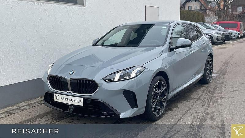 Grau Neu 2025 BMW 120 Kleinwagen | 35.999 € (Fairer Preis) - Bild 1/4