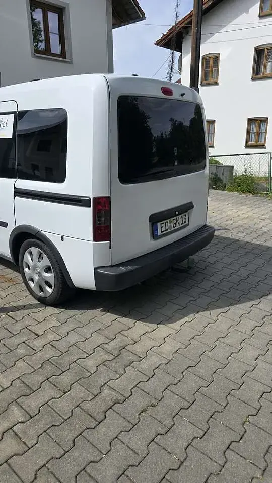 Gebraucht Opel Combo Edition 101 PS (74 kW) 2008 Van / Kleinbus