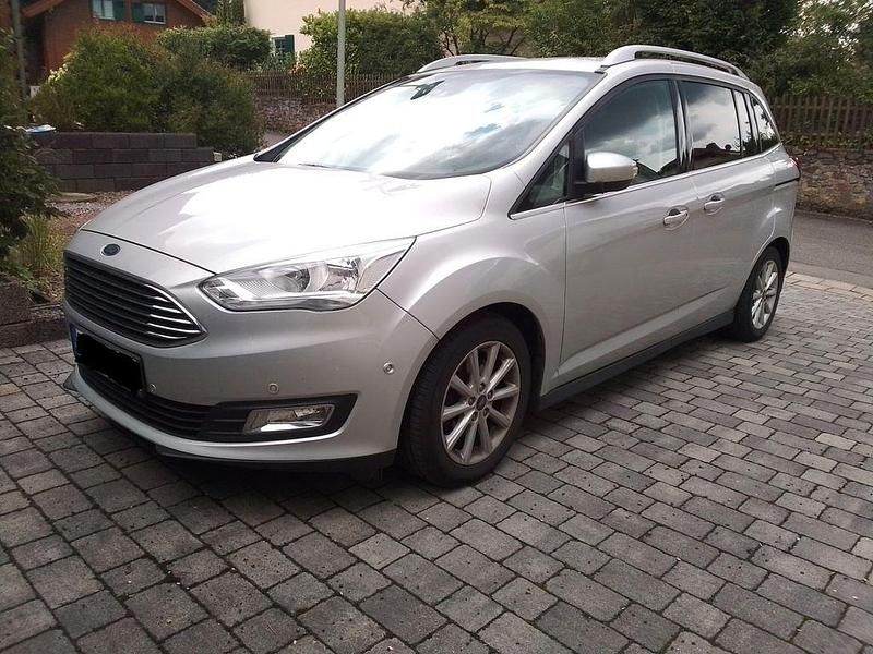 Gebraucht Ford Grand C-Max Titanium 120 PS (88 kW) 2018 Silber Van / Kleinbus
