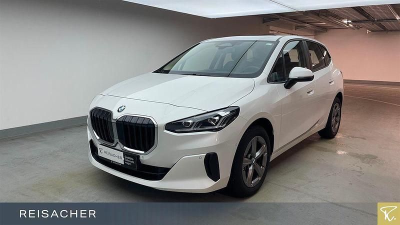 Mineralweiß metallic Gebraucht 2024 BMW 218 Active Tourer Efficient Dynamics Van / Kleinbus | 27.349 € (Superpreis) - Bild 1/4