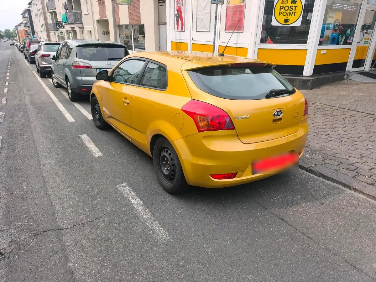 Gebraucht Kia Ceed 125 PS (91 kW) 2009 Gold Kleinwagen
