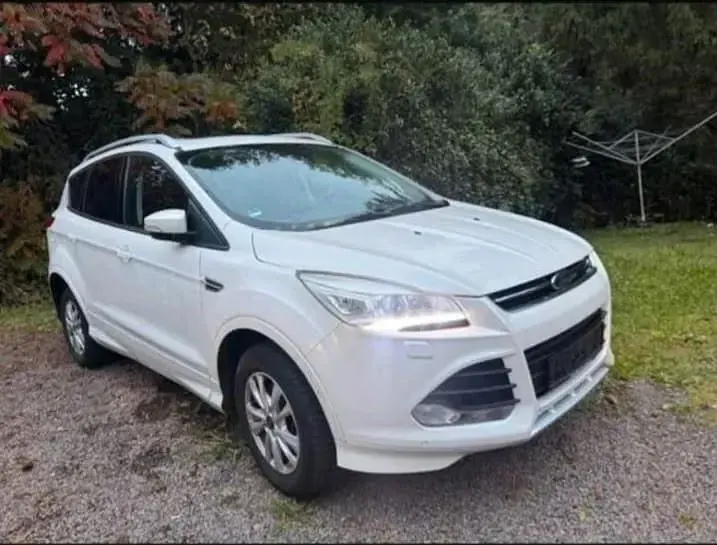 Gebraucht Ford Kuga 163 PS (119 kW) 2013 Weiß SUV