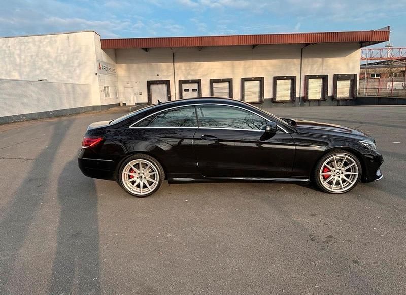 Gebraucht Mercedes E220 170 PS (125 kW) 2015 Schwarz Coupé