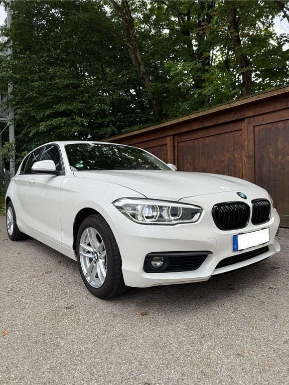 Weiß Gebraucht 2016 BMW 116 Advantage Kleinwagen | 10.550 € (Fairer Preis) - Bild 1/4