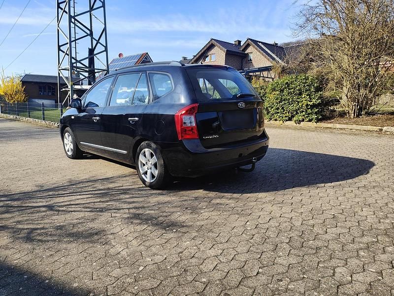 Gebraucht Kia Carens 144 PS (105 kW) 2009 Schwarz Van / Kleinbus