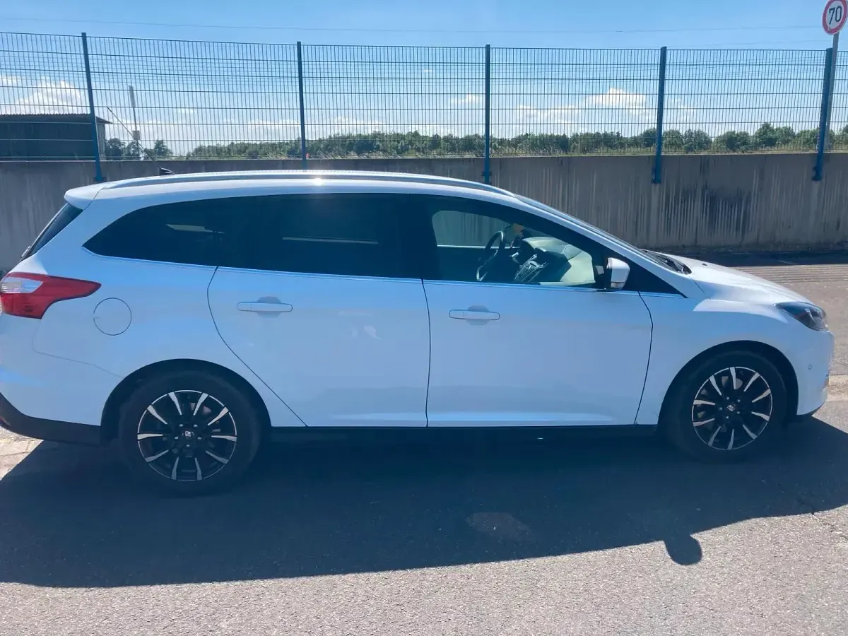 Gebraucht Ford Focus 150 PS (110 kW) 2014 Weiß Kombi