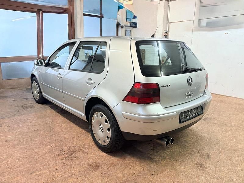 Gebraucht VW Golf IV 105 PS (77 kW) 2002 Silber Kleinwagen