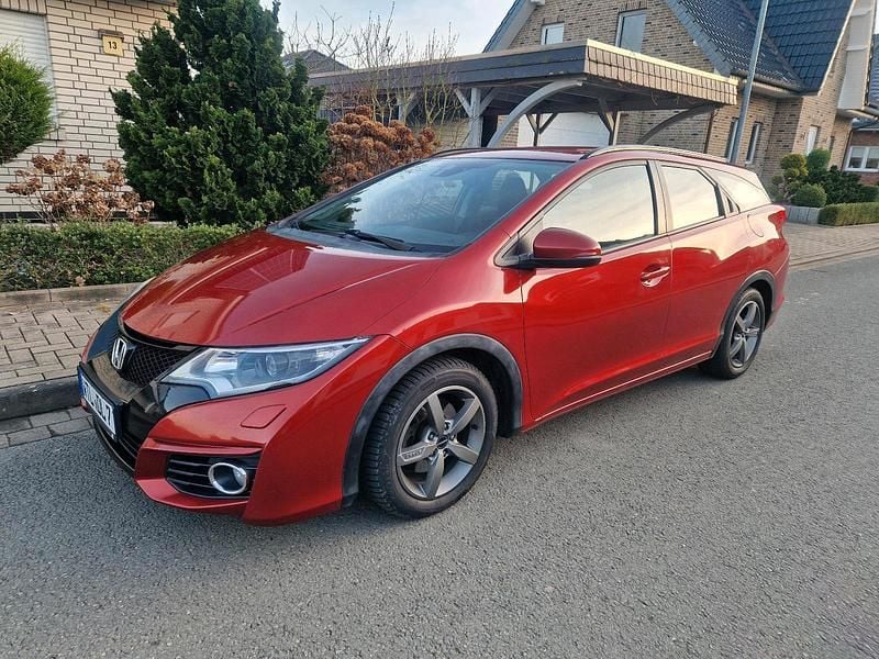 Rot Gebraucht 2015 Honda Civic Kombi | 7.500 € (Guter Preis) - Bild 1/4