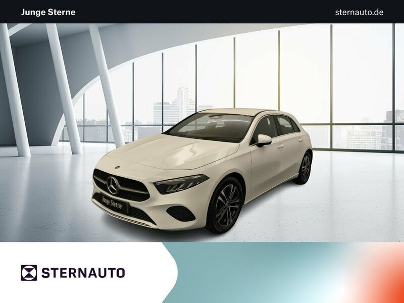 Weiß Gebraucht 2024 Mercedes A180 Advanced Limousine | 27.727 € (Fairer Preis) - Bild 1/4