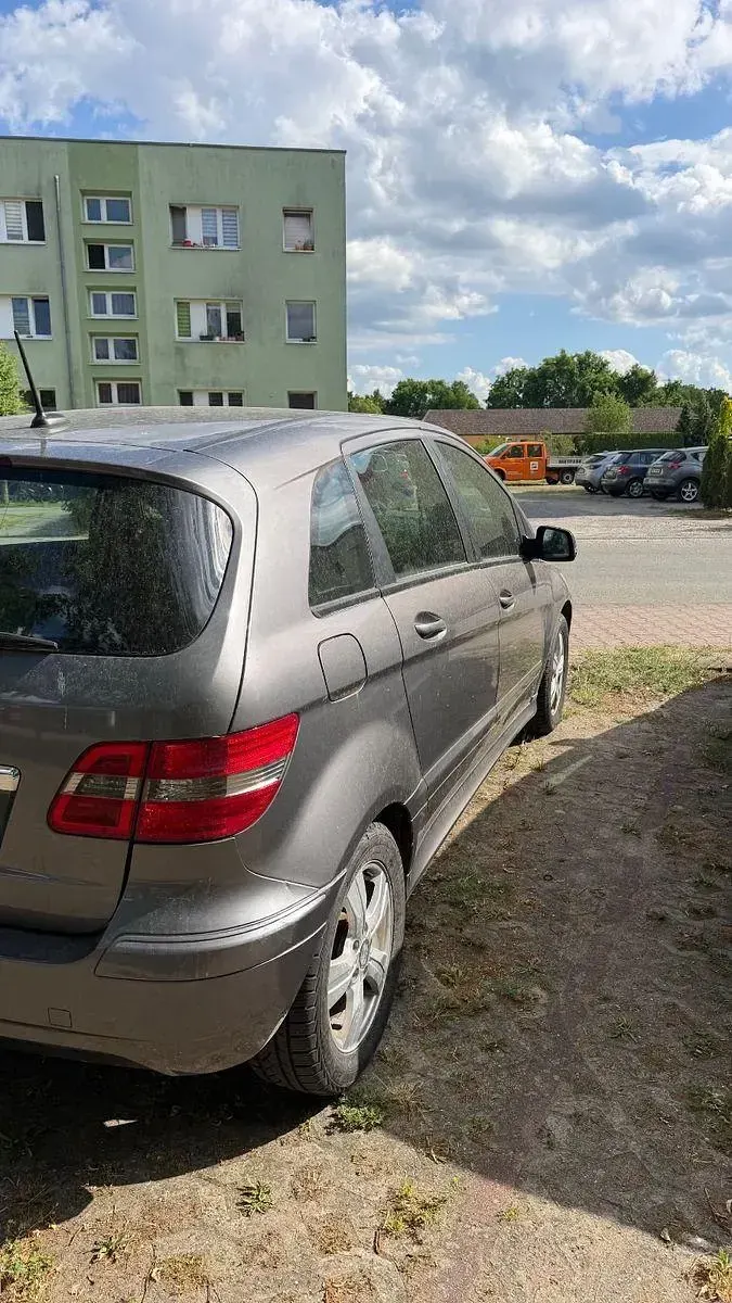 Gebraucht Mercedes B150 95 PS (69 kW) 2009 Braun Van / Kleinbus