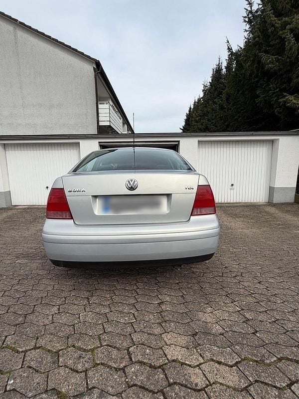 Second-hand VW Bora 90 CP (66 kW) 1999 Gri Berlinǎ