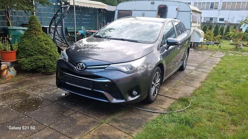 Grau Gebraucht 2015 Toyota Avensis Comfort Kombi | 14.300 € (Fairer Preis) - Bild 1/4