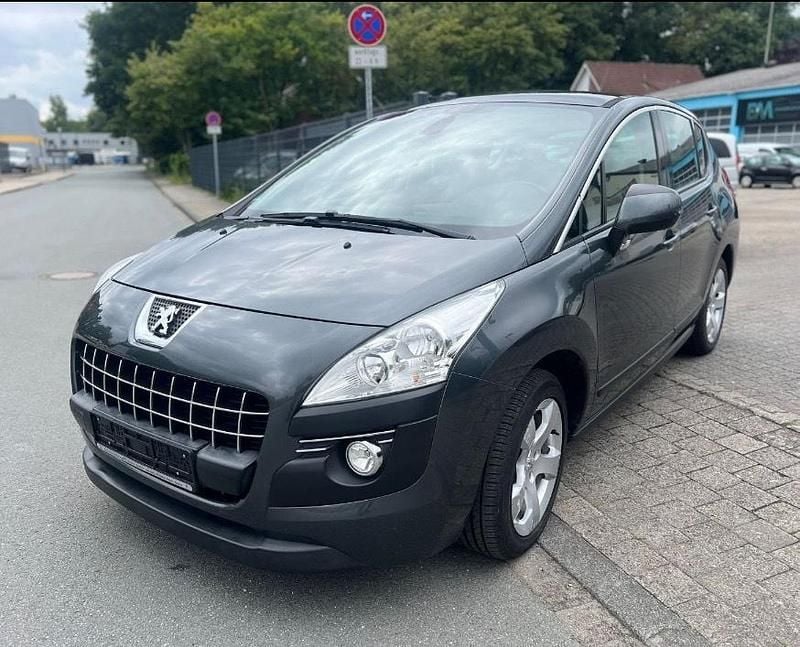 Grau Gebraucht 2010 Peugeot 3008 Premium Van / Kleinbus | 3.950 € (Fairer Preis) - Bild 1/4