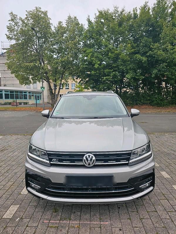 Grau Gebraucht 2020 VW Tiguan R-line SUV | 26.499 € (Guter Preis) - Bild 1/4