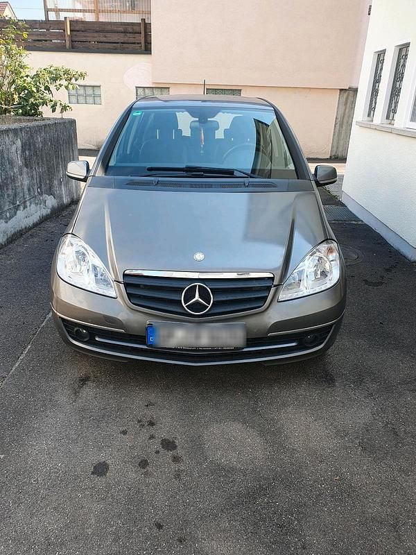 Grau Gebraucht 2009 Mercedes A180 Van / Kleinbus | 3.450 € (Fairer Preis) - Bild 1/4