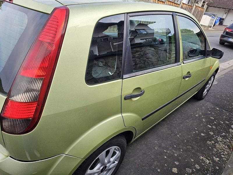 Gebraucht Ford Fiesta 60 PS (44 kW) 2005 Grün Kleinwagen