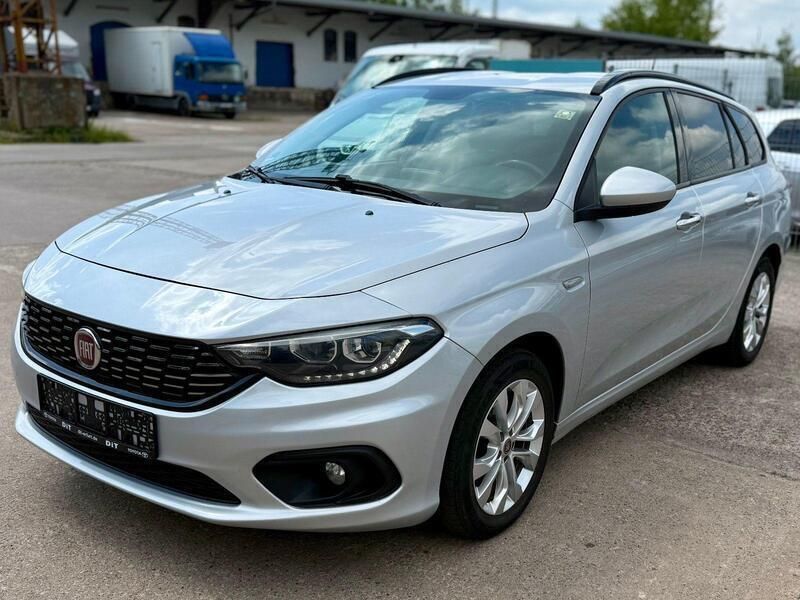 Weiß Gebraucht 2017 Fiat Tipo Lounge Kombi | 5.999 € - Bild 1/4