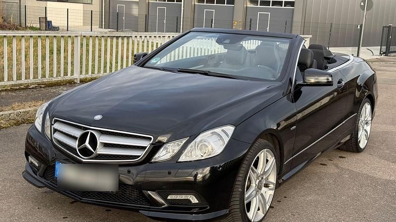 Schwarz Gebraucht 2011 Mercedes E350 Avantgarde Cabrio | 11.700 € (Guter Preis) - Bild 1/4