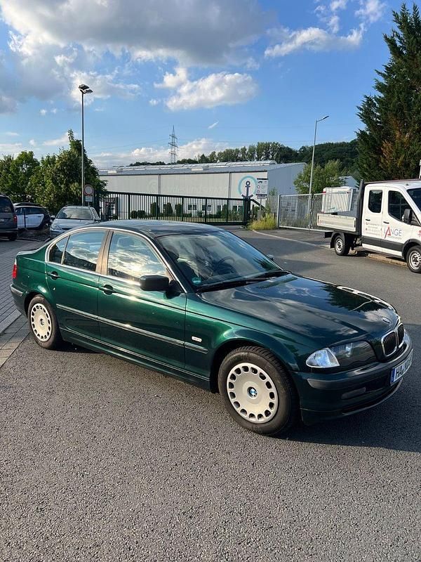 Grün Gebraucht 1999 BMW 320 Limousine | 4.500 € (Fairer Preis) - Bild 1/4