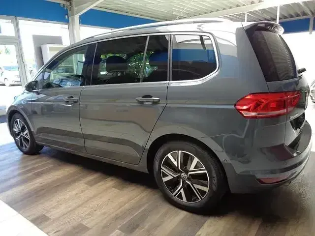 Gebraucht VW Touran Highline 150 PS (110 kW) 2021 Delfingrau metallic Van / Kleinbus