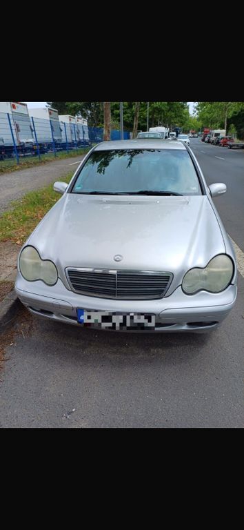 Grau Gebraucht 2004 Mercedes C200 Classic Limousine | 2.000 € (Guter Preis) - Bild 1/4