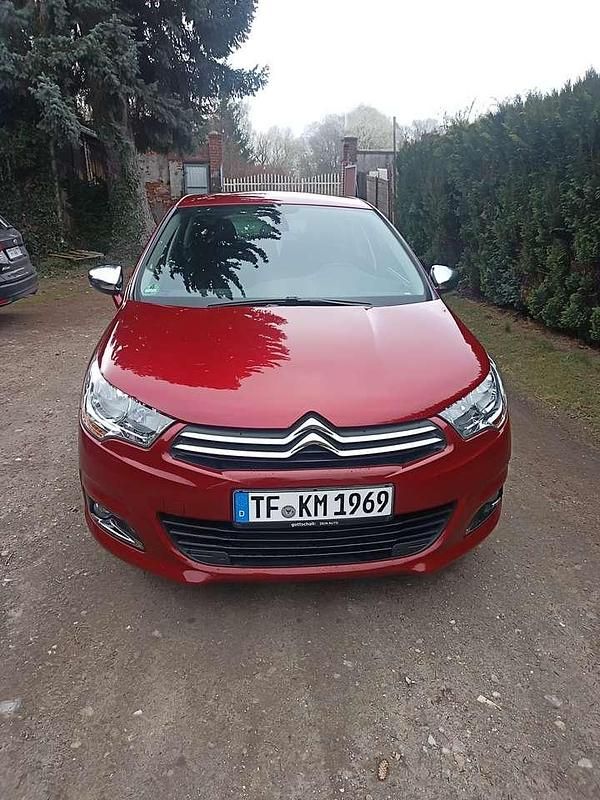 Gebraucht Citroën C4 SELECTION 95 PS (69 kW) 2014 Rot Kleinwagen