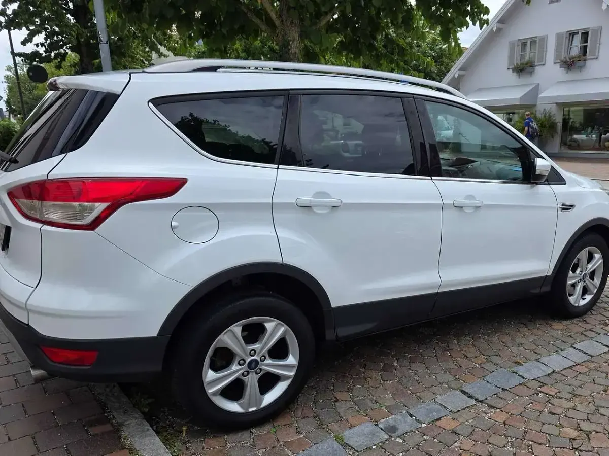 Gebraucht Ford Kuga Trend 150 PS (110 kW) 2014 Weiß SUV