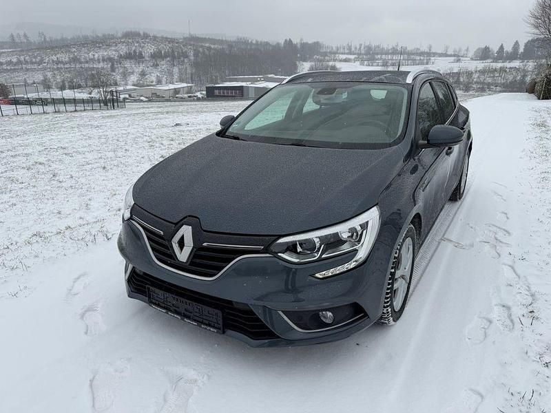 Grau Gebraucht 2020 Renault Mégane IV Business Limousine | 14.490 € (Fairer Preis) - Bild 1/4