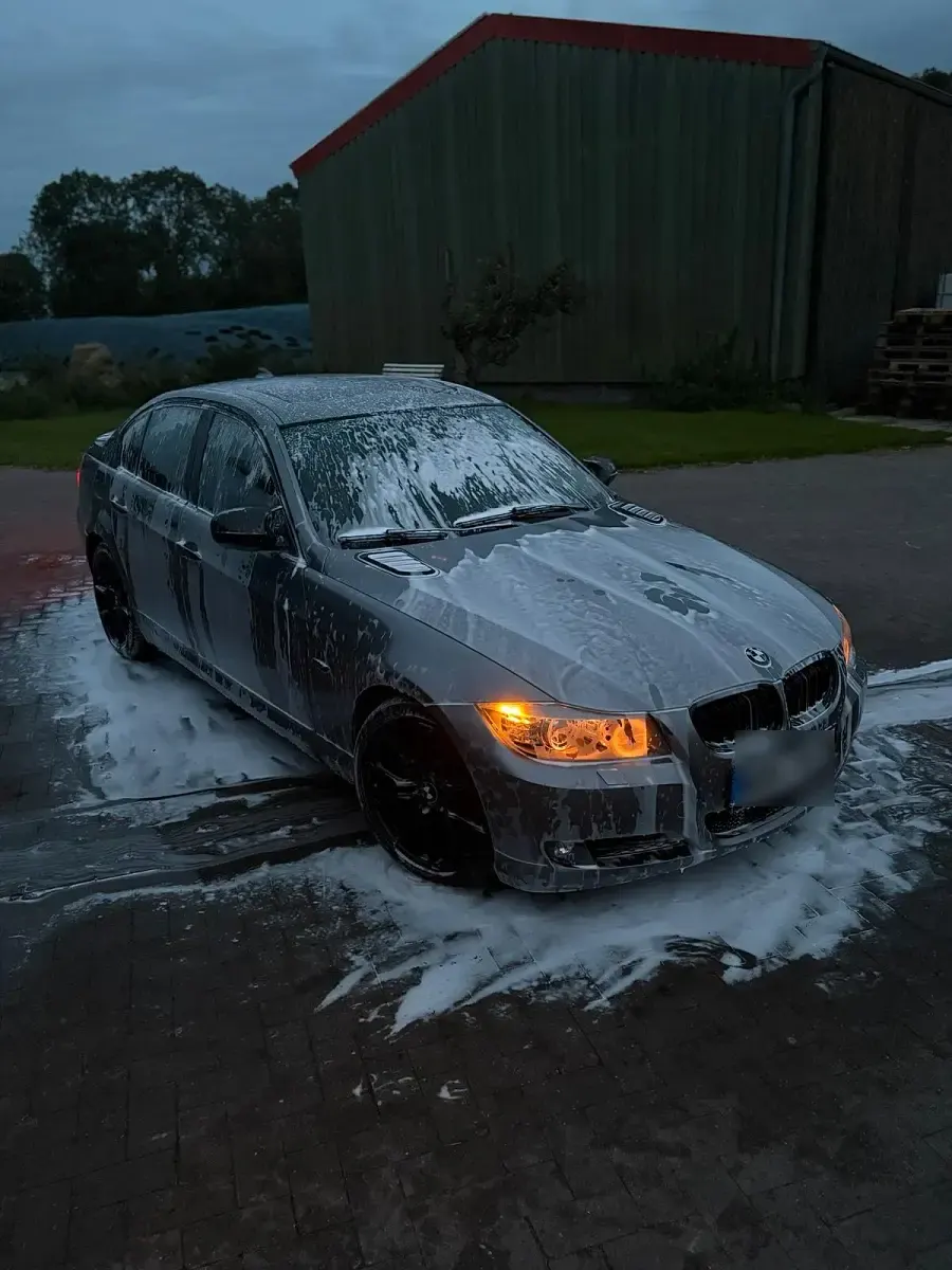 Gebraucht BMW 318 145 PS (106 kW) 2010 Silber Limousine