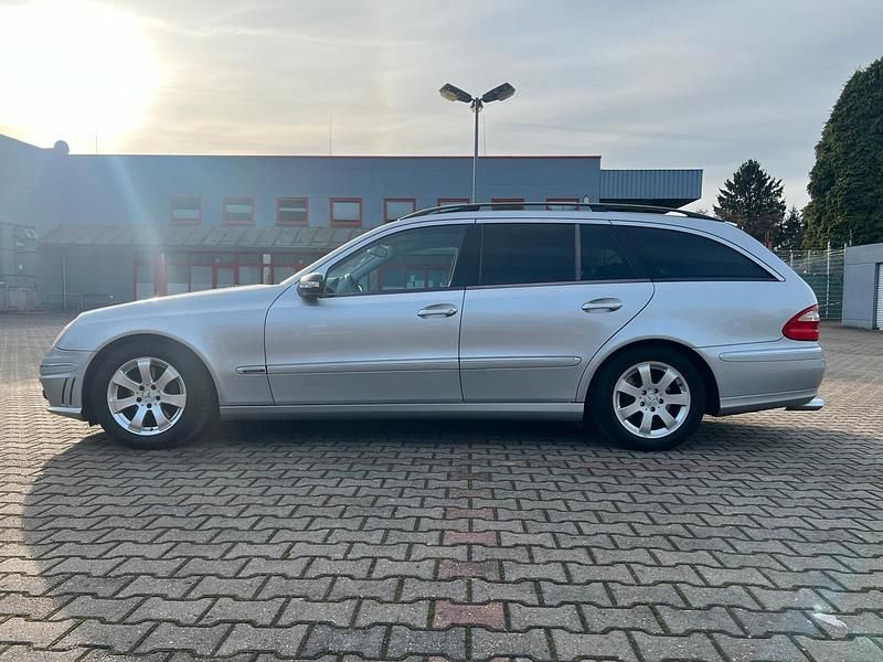 Silber Gebraucht 2005 Mercedes E280 AMG Kombi | 5.800 € (Etwas zu teuer) - Bild 1/4