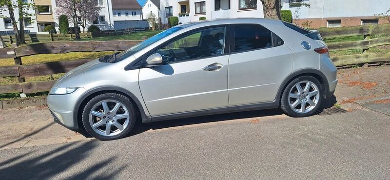 Grau Gebraucht 2007 Honda Civic Comfort Limousine | 3.600 € (Fairer Preis) - Bild 1/4