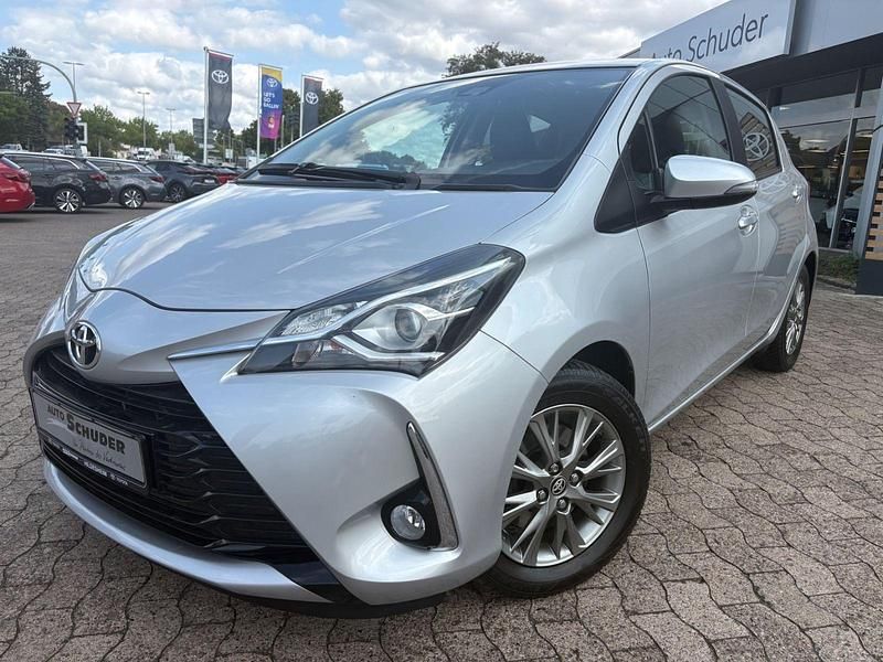 Silber Gebraucht 2017 Toyota Yaris Comfort Kleinwagen | 12.440 € (Fairer Preis) - Bild 1/4
