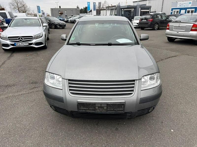 Gebraucht VW Passat Basis 131 PS (96 kW) 2003 Grau Limousine