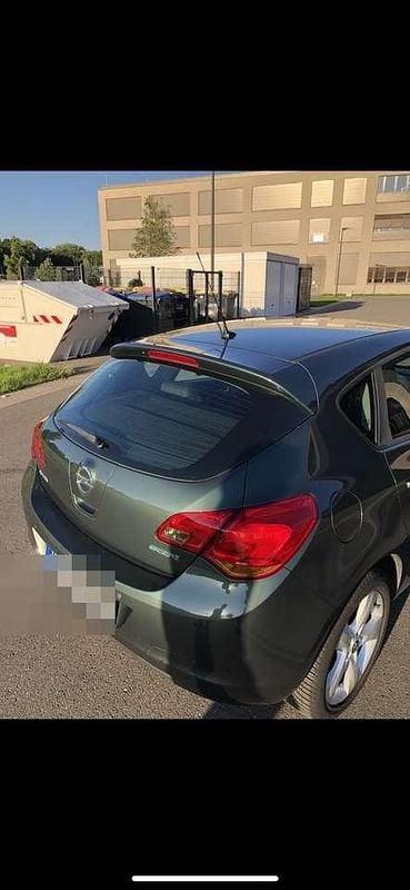 Grün Gebraucht 2010 Opel Astra Edition Kleinwagen | 4.500 € (Fairer Preis) - Bild 1/4