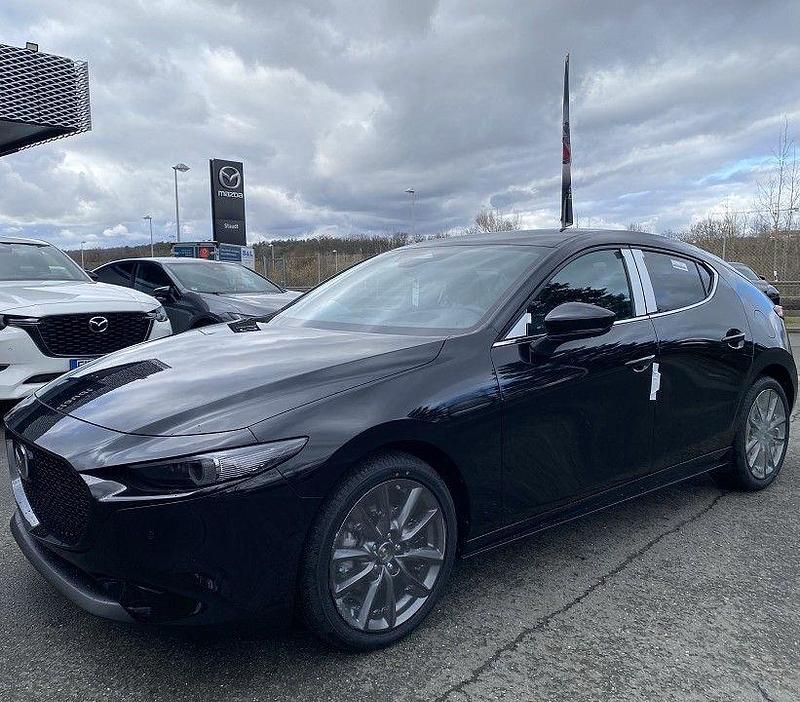 Neu Mazda 3 140 PS (102 kW) 2026 Jet black Limousine