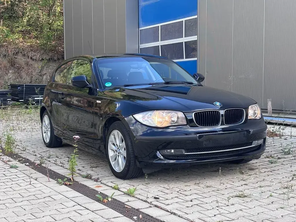 Gebraucht BMW 118 143 PS (105 kW) 2011 Schwarz Kleinwagen