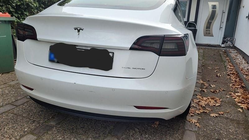 Second-hand Tesla Model 3 366 kW (498 CP) 2019 Alb Berlinǎ