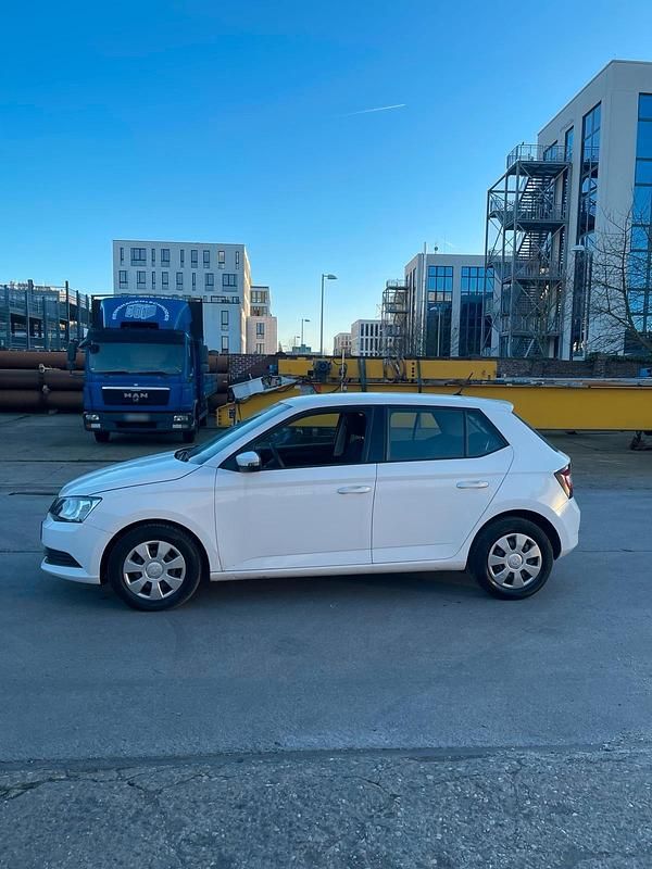 Gebraucht Skoda Fabia 60 PS (44 kW) 2016 Weiß Limousine