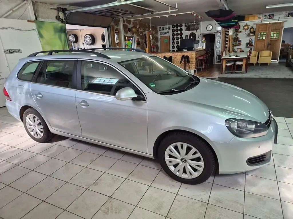 Gebraucht VW Golf VI Comfortline 105 PS (77 kW) 2011 Silber Kleinwagen