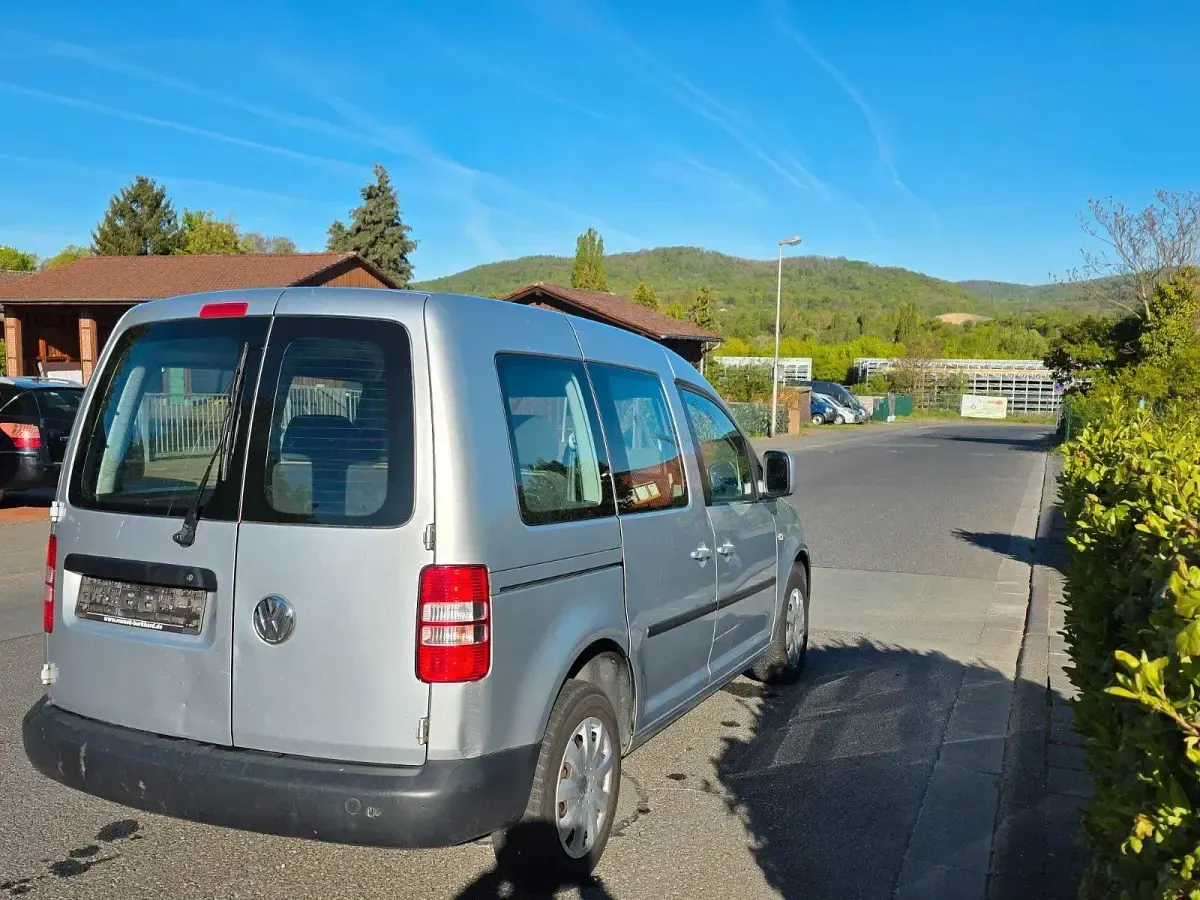 Käytetty VW Caddy Trendline 102 HP (75 kW) 2013 Hopea Tila-auto