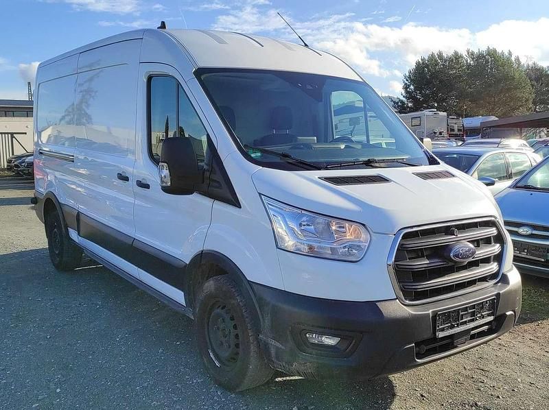 Gebraucht Ford Transit Trend 131 PS (96 kW) 2022 Frostweiß Van / Kleinbus