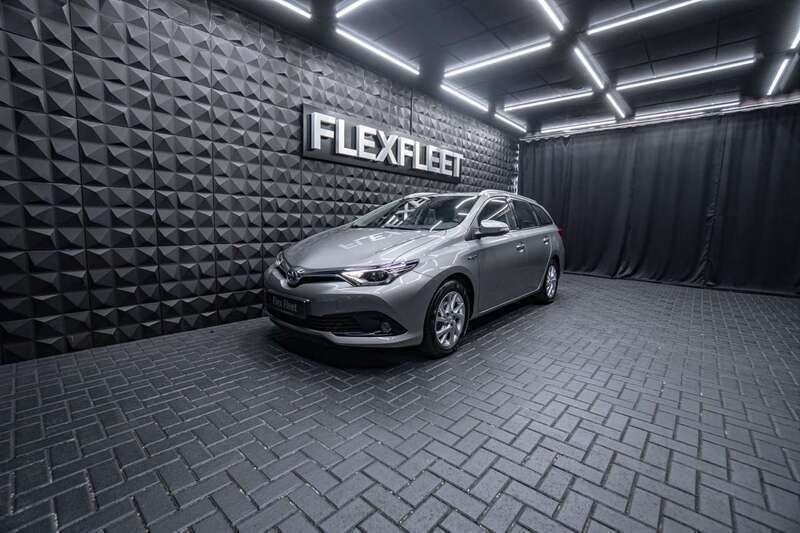New medium silver/ grey Gebraucht 2016 Toyota Auris Hybrid Edition-S Kombi | 11.990 € (Fairer Preis) - Bild 1/4