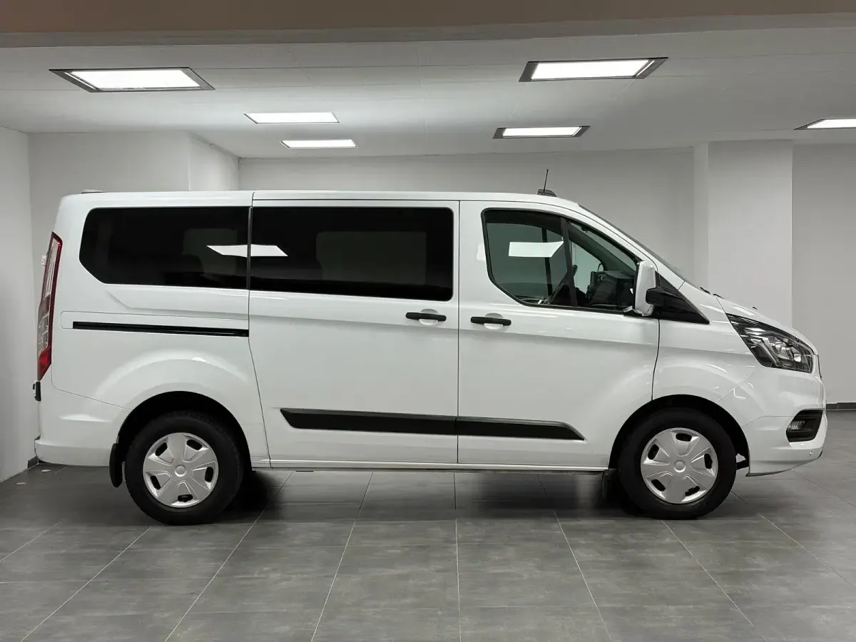 Usata Ford Transit Custom 105 CV (77 kW) 2020 Bianco Monovolume